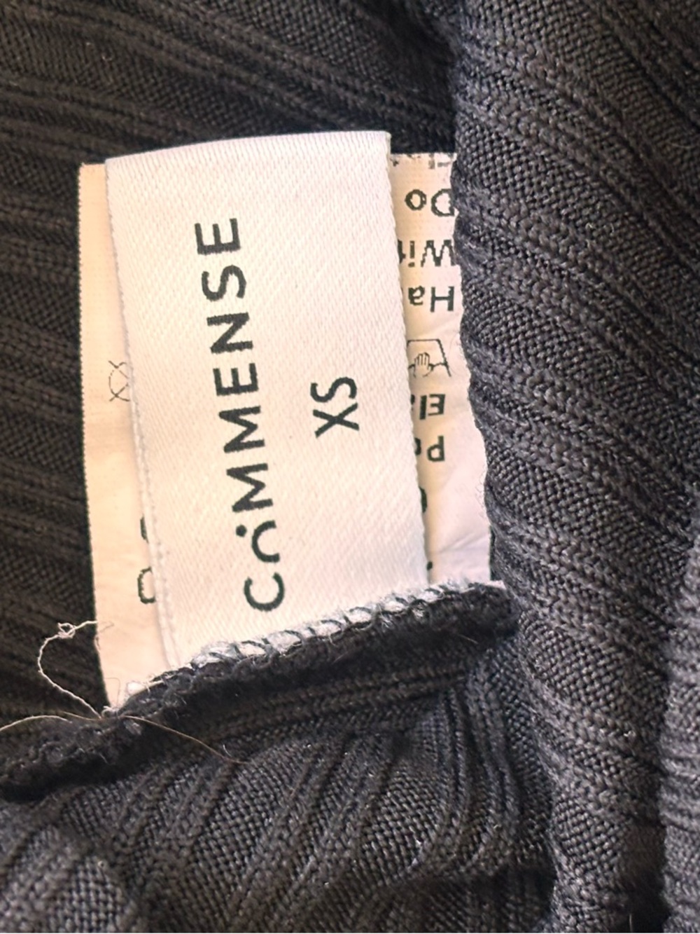 Commense Black Ribbed High-Neck Crop Top - Picture 3 of 3
